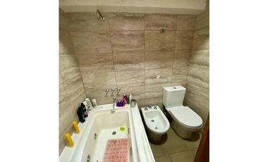 LATORRE PROP. VENDE CHALET 6 AMB. EN PARQUE LURO