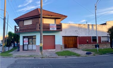 LATORRE PROP. VENDE LOCAL CON 2 VIVIENDAS | ZONA HPC