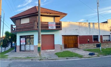 LATORRE PROP. VENDE LOCAL CON 2 VIVIENDAS | ZONA HPC