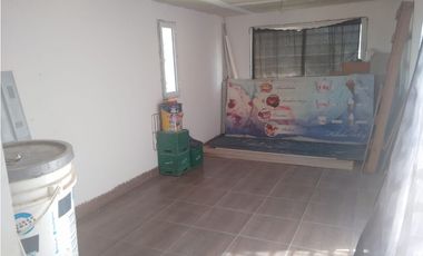 LATORRE PROP. VENDE CASA DE 3 AMB. CON HERMOSO PARQUE