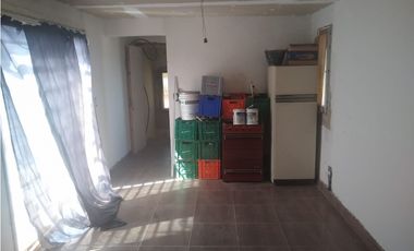 LATORRE PROP. VENDE CASA DE 3 AMB. CON HERMOSO PARQUE