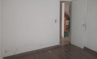 LATORRE PROP. VENDE CASA DE 3 AMB. CON HERMOSO PARQUE