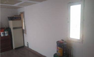 LATORRE PROP. VENDE CASA DE 3 AMB. CON HERMOSO PARQUE