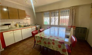 LATORRE PROP. VENDE CASA + DEPTO EN COLINAS DE PERALTA RAMOS