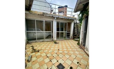 LATORRE PROP. VENDE CHALET EN SANTA MONICA