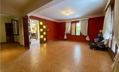 LATORRE PROP. VENDE CHALET DE 5 AMB. CON HERMOSO PARQUE