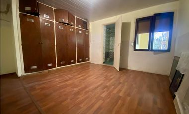 LATORRE PROP. VENDE CHALET DE 5 AMB. CON HERMOSO PARQUE