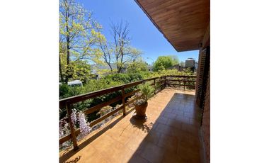 LATORRE PROP. VENDE CHALET DE 5 AMB. CON HERMOSO PARQUE