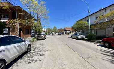 LATORRE PROP. VENDE CHALET DE 5 AMB. CON HERMOSO PARQUE