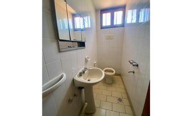 LATORRE PROP. VENDE CHALET DE 5 AMB. CON HERMOSO PARQUE