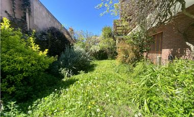 LATORRE PROP. VENDE CHALET DE 5 AMB. CON HERMOSO PARQUE