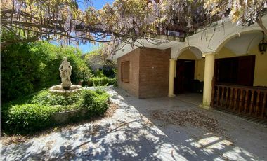 LATORRE PROP. VENDE CHALET DE 5 AMB. CON HERMOSO PARQUE