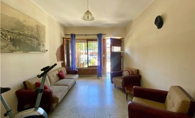 LATORRE PROP. VENDE CHALET EN PH - HERMOSO ENTORNO