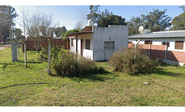 LATORRE PROP. VENDE CASA 2 AMB CON PARQUE
