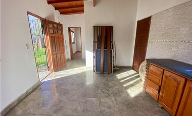 LATORRE PROP. VENDE CASA 2 AMB CON PARQUE