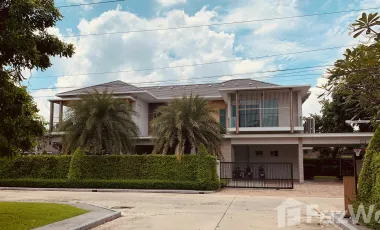 Modern Corner Plot Pool Villa in Perfect Masterpiece Century