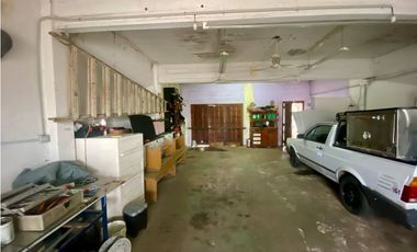 LATORRE PROP. VENDE CASA CON DEPOSITO Y TALLER