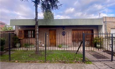 LATORRE PROP. VENDE CASA CON DEPOSITO Y TALLER