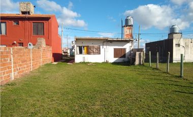 LATORRE PROP. VENDE CASA EN BARRIO SANTA ELENA - A METROS DEL MAR