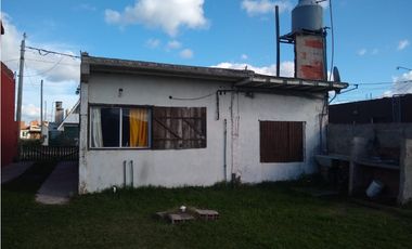 LATORRE PROP. VENDE CASA EN BARRIO SANTA ELENA - A METROS DEL MAR