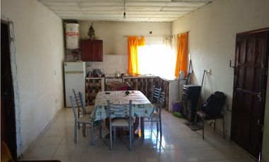 LATORRE PROP. VENDE CASA EN BARRIO SANTA ELENA - A METROS DEL MAR