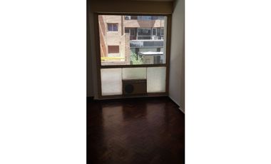 VENDO OFICINA A MTS DE TRIBUNALES Y PATIO OLMOS