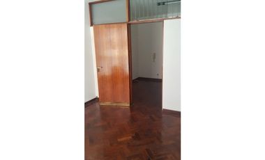 VENDO OFICINA A MTS DE TRIBUNALES Y PATIO OLMOS