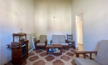 LATORRE PROP. VENDE CHALET CON PARQUE - APTO CREDITO