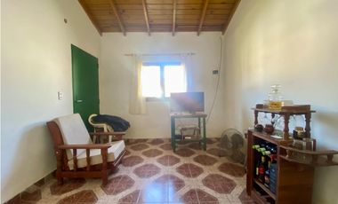 LATORRE PROP. VENDE CHALET CON PARQUE - APTO CREDITO