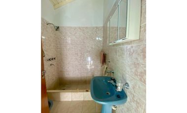 LATORRE PROP. VENDE CHALET CON PARQUE - APTO CREDITO