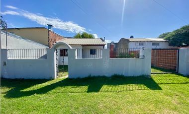 LATORRE PROP. VENDE CHALET CON PARQUE - APTO CREDITO