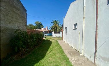 LATORRE PROP. VENDE CHALET CON PARQUE - APTO CREDITO