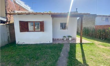 LATORRE PROP. VENDE CHALET CON PARQUE - APTO CREDITO