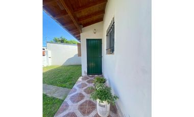LATORRE PROP. VENDE CHALET CON PARQUE - APTO CREDITO