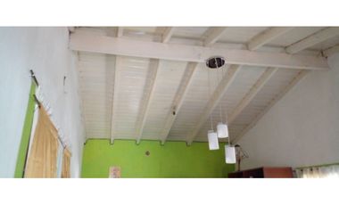 LATORRE PROP. VENDE CASA DE 3 AMBIENTES C/ LOCAL Y DUPLEX AL FONDO -