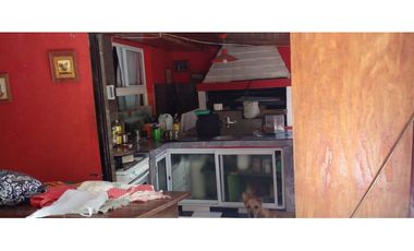 LATORRE PROP. VENDE CASA DE 3 AMBIENTES C/ LOCAL Y DUPLEX AL FONDO -