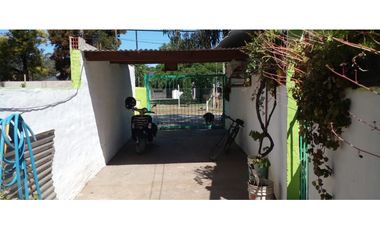 LATORRE PROP. VENDE CASA DE 3 AMBIENTES C/ LOCAL Y DUPLEX AL FONDO -