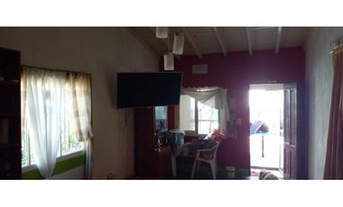 LATORRE PROP. VENDE CASA DE 3 AMBIENTES C/ LOCAL Y DUPLEX AL FONDO -