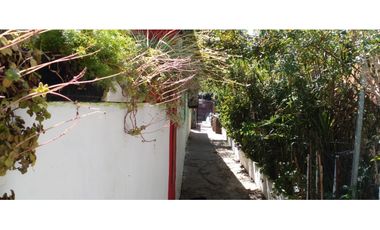 LATORRE PROP. VENDE CASA DE 3 AMBIENTES C/ LOCAL Y DUPLEX AL FONDO -