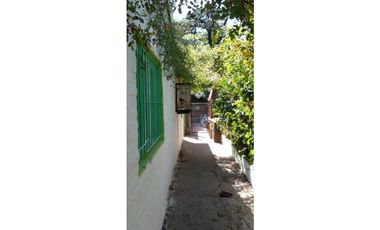 LATORRE PROP. VENDE CASA DE 3 AMBIENTES C/ LOCAL Y DUPLEX AL FONDO -