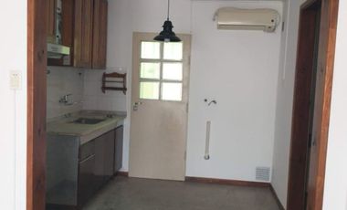 VENDE CASA EN BARRIO DEAN FUNES