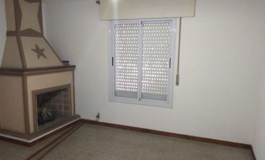 VENDE CASA EN BARRIO DEAN FUNES