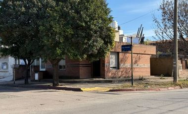 VENDE CASA EN BARRIO DEAN FUNES