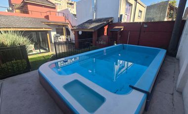 Excelente Casa 4 amb, Jardin,quincho, coch, Lanús.