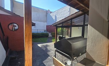 Excelente Casa 4 amb, Jardin,quincho, coch, Lanús.