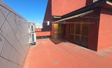 Excelente Casa 4 amb, Jardin,quincho, coch, Lanús.