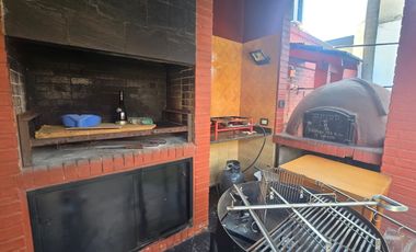 Excelente Casa 4 amb, Jardin,quincho, coch, Lanús.