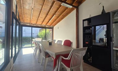 Excelente Casa 4 amb, Jardin,quincho, coch, Lanús.