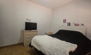 Excelente Casa 4 amb, Jardin,quincho, coch, Lanús.