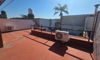 Excelente Casa 4 amb, Jardin,quincho, coch, Lanús.